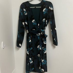 Banana Republic floral wrap dress 🤍
